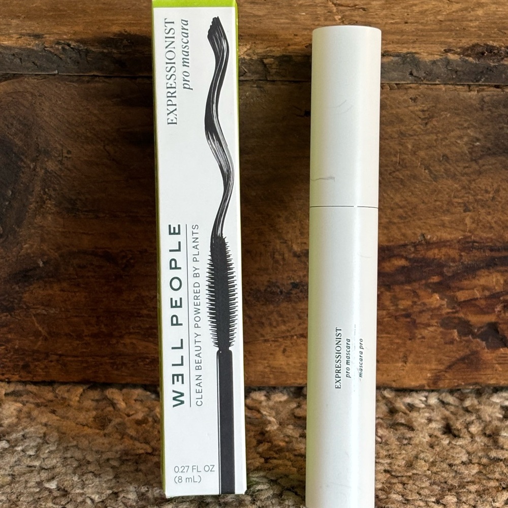 W3ll People Expressionist Pro Mascara - black